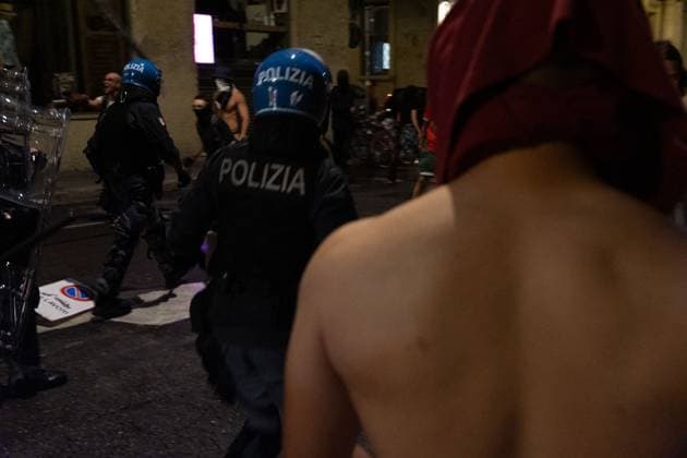 Clashes erupt after rally over death of Abderrahim Fakir in Bologna BOLOGNA, ITALY JULY 21, 2026: Clashes erupt between demonstrators and police following a peaceful gathering called by Bologna Mayor Matteo Lepore and the family of Abderrahim Fakir, a 43-year-old Italian-Moroccan man who died during a police arrest. Protesters later gather in Piazza Roosevelt outside the Prefecture headquarters, where tensions escalate into confrontations lasting more than two hours. Bologna Italy Copyright: x xLeonardoxGaravagliax xJNAxPressx