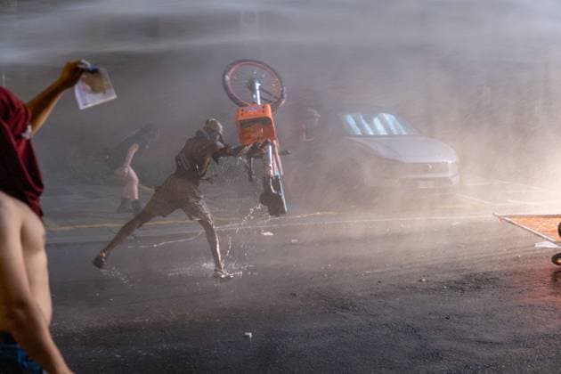 Clashes erupt after rally over death of Abderrahim Fakir in Bologna BOLOGNA, ITALY JULY 21, 2026: Clashes erupt between demonstrators and police following a peaceful gathering called by Bologna Mayor Matteo Lepore and the family of Abderrahim Fakir, a 43-year-old Italian-Moroccan man who died during a police arrest. Protesters later gather in Piazza Roosevelt outside the Prefecture headquarters, where tensions escalate into confrontations lasting more than two hours. Bologna Italy Copyright: x xLeonardoxGaravagliax xJNAxPressx