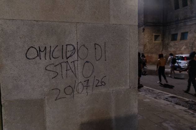 Clashes erupt after rally over death of Abderrahim Fakir in Bologna BOLOGNA, ITALY JULY 21, 2026: Clashes erupt between demonstrators and police following a peaceful gathering called by Bologna Mayor Matteo Lepore and the family of Abderrahim Fakir, a 43-year-old Italian-Moroccan man who died during a police arrest. Protesters later gather in Piazza Roosevelt outside the Prefecture headquarters, where tensions escalate into confrontations lasting more than two hours. Bologna Italy Copyright: x xLeonardoxGaravagliax xJNAxPressx
