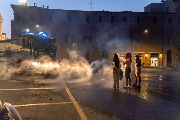 Clashes erupt after rally over death of Abderrahim Fakir in Bologna BOLOGNA, ITALY JULY 21, 2026: Clashes erupt between demonstrators and police following a peaceful gathering called by Bologna Mayor Matteo Lepore and the family of Abderrahim Fakir, a 43-year-old Italian-Moroccan man who died during a police arrest. Protesters later gather in Piazza Roosevelt outside the Prefecture headquarters, where tensions escalate into confrontations lasting more than two hours. Bologna Italy Copyright: x xLeonardoxGaravagliax xJNAxPressx