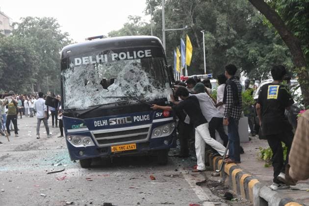 Damaged police bus seen after protest violence in New Delhi NEW DELHI, INDIA JULY 20, 2026: Protesters stand beside a Delhi Police bus with its windshield shattered following violence during a demonstration organized by the CJP in New Delhi. Clashes broke out during the protest, resulting in damage to police vehicles and heightened security in the area. new delhi India Copyright: x xAmitxshuklax xJNAxPressx