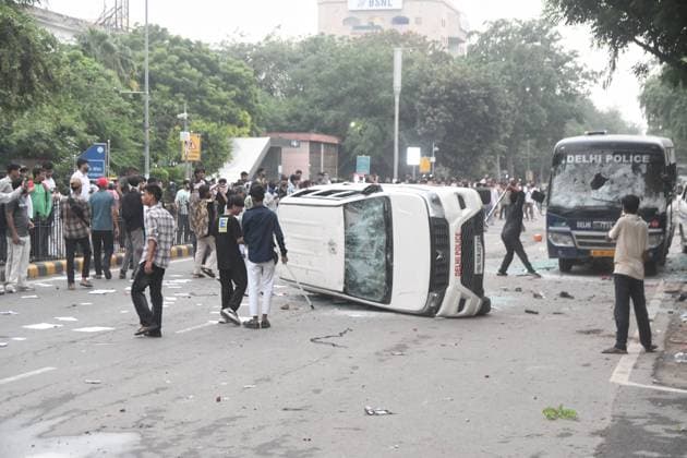 July 20, 2026, New Delhi, India: NEW DELHI, INDIA Ã¢â‚¬ JULY 20, 2026: Protesters stand beside a Delhi Police bus with its windshield shattered following violence during a demonstration organized by the CJP in New Delhi. Clashes broke out during the protest, resulting in damage to police vehicles and heightened security in the area. JNA Press New Delhi India  - ZUMAq101 20260720_zna_q101_304 Copyright: xAmitxShuklax
