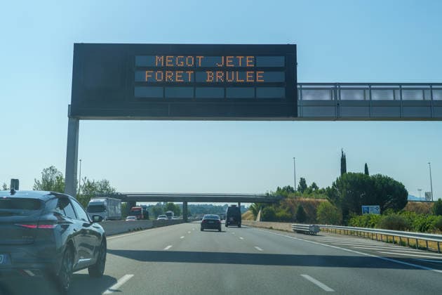 South France suffers from wildfires after another heatwave. France - Les Arcs, 20.07.2026 A highway shield says Cigarette butt discarded in a burned forest as wildfires burning near Les Arcs-sur-Argens in southeastern France on Monday. The blaze was one of several wildfires affecting the country during a period of extreme heat, longer lasting drought and strong winds, led to evacuations and a large-scale firefighting response. DÃ partement Var