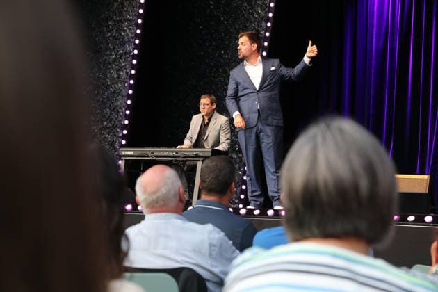 20.07.2026, Kulturzentrum Güssing BGLD, Finale des burgenländischen Kabarettpreises 2026 beim Kultur Sommer Güssing, Vier Kandidaten treten an um das Preisgeld zu gewinnen im Bild: -live a d Bühne, Florian Roehlich u. David Krammer -Flo & Wisch, Finale des burgenländischen Kabarettpreises 2026 beim Kultur Sommer Güssing *** July 20, 2026, Güssing Cultural Center, Burgenland, Finals of the 2026 Burgenland Cabaret Award at the Güssing Summer Culture Festival; four candidates compete for the prize money—pictured live on stage: Florian Roehlich, David Krammer, and Flo Wisch; Finals of the 2026 Burgenland Cabaret Award at the Güssing Summer Culture Festival