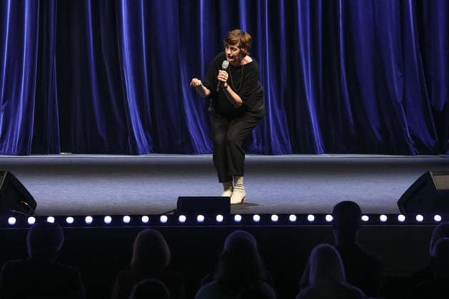 20.07.2026, Kulturzentrum Güssing BGLD, Finale des burgenländischen Kabarettpreises 2026 beim Kultur Sommer Güssing, Vier Kandidaten treten an um das Preisgeld zu gewinnen im Bild: -live a d Bühne, Michaela Obertscheider, Finale des burgenländischen Kabarettpreises 2026 beim Kultur Sommer Güssing *** July 20, 2026, Güssing Cultural Center, Burgenland, the finals of the 2026 Burgenland Cabaret Award at the Güssing Summer Culture Festival; four candidates compete for the prize money, pictured live on stage, Michaela Obertscheider, Final of the 2026 Burgenland Cabaret Award at the Güssing Summer Culture Festival