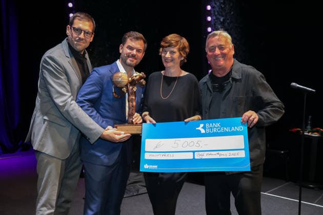 20.07.2026, Kulturzentrum Güssing BGLD, Finale des burgenländischen Kabarettpreises 2026 beim Kultur Sommer Güssing, Vier Kandidaten treten an um das Preisgeld zu gewinnen im Bild: Florian Roehlich u. David Krammer -Flo & Wisch, Michaela Obertscheider, -Hauptpreis, Andreas Vitasek, Finale des burgenländischen Kabarettpreises 2026 beim Kultur Sommer Güssing *** July 20, 2026, Güssing Cultural Center, Burgenland, Final of the 2026 Burgenland Cabaret Award at the Güssing Summer Festival; four candidates are competing for the prize money. Pictured: Florian Roehlich, David Krammer, and Flo Wisch, Michaela Obertscheider, Grand Prize; Andreas Vitasek, Final of the 2026 Burgenland Cabaret Award at the Güssing Summer of Culture