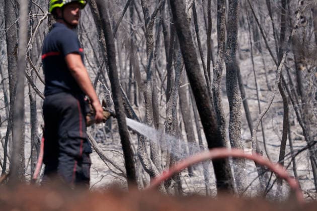 South France suffers from wildfires after another heatwave. France - Les Arcs, 20.07.2026 The firefighters extinct the last embers as wildfires burning near Les Arcs-sur-Argens in southeastern France on Monday. The blaze was one of several wildfires affecting the country during a period of extreme heat, longer lasting drought and strong winds, led to evacuations and a large-scale firefighting response. DÃ partement Var