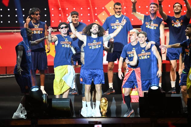The Spanish National Soccer Team celebrates the World Cup with a huge party at Cibeles. Marc Cucurella during the World Cup celebration at Cibeles on July 20, 2026, in Madrid, Spain. The Spanish national soccer team celebrated its second World Cup title in Madrid in front of two million fans, who braved the heat to celebrate the latest success of Luis de la Fuente’s team at a closing celebration in Plaza de Cibeles that put the finishing touch on 24 unforgettable hours. JULY 21, 2026, Madrid, Spain  Copyright: xOscarxOrtizx 7678475