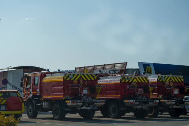 South France suffers from wildfires after another heatwave. France - Les Arcs, 20.07.2026 The firefighters gather in the valley for a rest during the afternoon heat as wildfires burning near Les Arcs-sur-Argens in southeastern France on Monday. The blaze was one of several wildfires affecting the country during a period of extreme heat, longer lasting drought and strong winds, led to evacuations and a large-scale firefighting response. DÃ partement Var