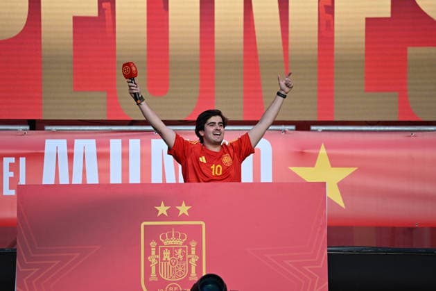 The Spanish National Soccer Team Celebrates the World Cup with a Huge Party at Cibeles Jorge Bárcenas during the World Cup celebration at Cibeles, on July 20, 2026, in Madrid, Spain. The Spanish national soccer team celebrated its second World Cup title in Madrid in front of two million fans, who braved the heat to celebrate the latest success of Luis de la Fuente’s team at a closing celebration in Plaza de Cibeles that put the finishing touch on 24 unforgettable hours. JULY 21, 2026, Madrid, Spain  Copyright: xOscarxOrtizx 7678528