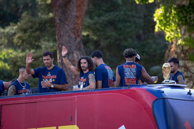July 20, 2026, Madrid, Spain: Marc Cucurella greets the public from the bus during the reception given to the Spanish national team at the Moncloa Palace in Madrid, the seat of the Spanish government, after being crowned champions of the 2026 FIFA World Cup. Madrid Spain  - ZUMAs197 20260720_aaa_s197_258 Copyright: xLuisxSotox