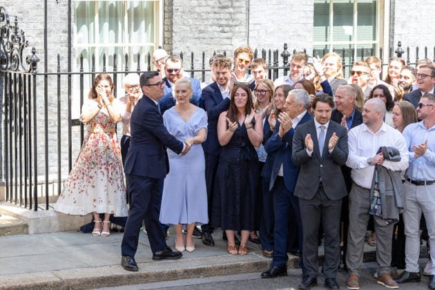Andy Burnham becomes UK Prime Minister in London - 20 Jul 2026 UK Prime Minister Andy Burnham and wife Marie-France van Heel pose for photos outsite No.10 Downing Street. London United Kingdom Copyright: xPhilxLewisx xSOPAxImagesx AndyBurhamMarieFranceNo10-6754