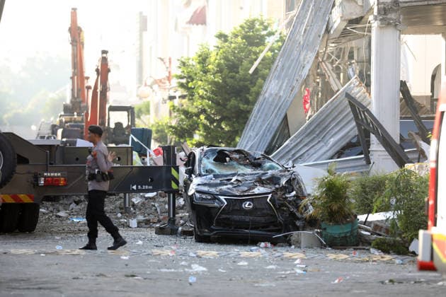 Massive explosion hits housing complex in Indonesia’s North Sumatra MEDAN, NORTH SUMATRA, INDONESIA - JULY 21: Police officers and a joint search-and-rescue team are at the scene in the Grand Polonia complex following a powerful explosion in Medan, North Sumatra, Indonesia, on July 21, 2026. The massive explosion, caused by a gas leak from an underground pipe, resulted in one fatality, left three people awaiting evacuation, and damaged five houses. Risky Cahyadi Anadolu Medan Indonesia. Editorial use only. Please get in touch for any other usage.  Copyright: x2026xAnadoluxRiskyxCahyadix
