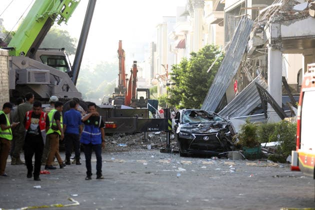 Massive explosion hits housing complex in Indonesia’s North Sumatra MEDAN, NORTH SUMATRA, INDONESIA - JULY 21: Police officers and a joint search-and-rescue team are at the scene in the Grand Polonia complex following a powerful explosion in Medan, North Sumatra, Indonesia, on July 21, 2026. The massive explosion, caused by a gas leak from an underground pipe, resulted in one fatality, left three people awaiting evacuation, and damaged five houses. Risky Cahyadi Anadolu Medan Indonesia. Editorial use only. Please get in touch for any other usage.  Copyright: x2026xAnadoluxRiskyxCahyadix