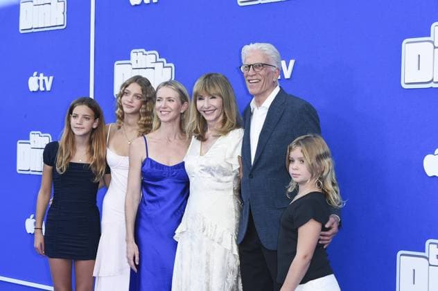 Entertainment Bilder des Tages #2 Mary Steenburgen, Ted Dansonj, family at arrivals for THE DINK Premiere, AMC Century City 15, Los Angeles, CA, July 20, 2026. Photo By: Elizabeth Goodenough Everett Collection THE DINK Premiere PUBLICATIONXNOTxINxCANxCHNxFRAxITAxJPNxNORxPOLxRUSxESPxUKxUSA