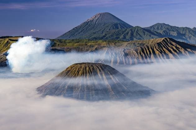 Creative Highlights World Vulkane, Vulkan, Bromo, Batok, Semeru, bei Sonnenaufgang, Bromo Tengger Semeru Nationalpark, Java, Indonesien Volcanoes, volcano, Bromo, Batok, Semeru, at sunrise, Bromo Tengger Semeru National Park, Java, Indonesia Copyright: imageBROKER IngoxSchulz ibxisb18205790.jpg