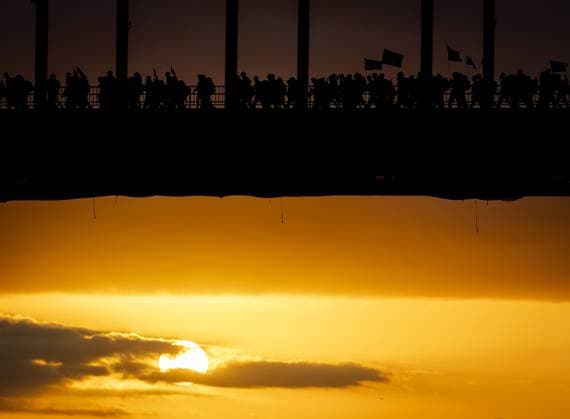 NIJMEGEN - Walkers cross the Waal Bridge on the first day of the Four Days Marches. The first walkers set off at 4:00 AM on the route through the Betuwe, also known as the Day of Elst. ANP SEM VAN DER WAL netherlands out - belgium out  Copyright: xx x563970595x originalFilename: 563970595.jpg