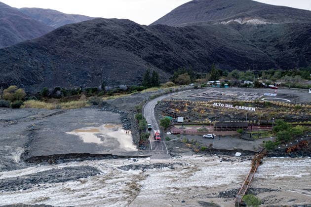 Severe storm leaves communities isolated in Alto del Carmen ALTO DEL CARMEN, CHILE - JULY 20: An aerial view shows floodwaters rushing through a ravine in the town of Alto del Carmen after a severe storm left the area isolated, in Alto del Carmen, Chile, on July 20, 2026. The storm, which has affected Chile since July 15, blocked roads, left nearly 100,000 people isolated and affected around 2,200 others, according to the government. The desert regions of Coquimbo and Atacama were among the hardest hit, with swollen rivers cutting off access to several communities. President Jose Antonio Kast declared a state of catastrophe to facilitate the deployment of the armed forces and accelerate relief efforts in the affected areas. Lucas Aguayo Ara  Copyright: x2026xAnadoluxLucasxAguayoxAraosx