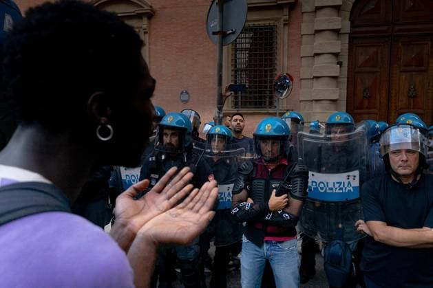 Thousands protest in Bologna over death of Abderrahim Fakir BOLOGNA, ITALY JULY 20, 2026: Thousands of people march through central Bologna to protest the death of Abderrahim Fakir, a 42-year-old Italian-Moroccan man who died during a police stop. The demonstration begins in Piazza del Nettuno following a press conference by municipal authorities and proceeds toward the Prefecture, with protesters demanding accountability and condemning alleged police brutality and racial profiling. Clashes later erupt between demonstrators and riot police, who use tear gas and water cannons as tensions spread to Via Rizzoli. Bologna Italy Copyright: x xThomasxCavagnax xJNAxPressx