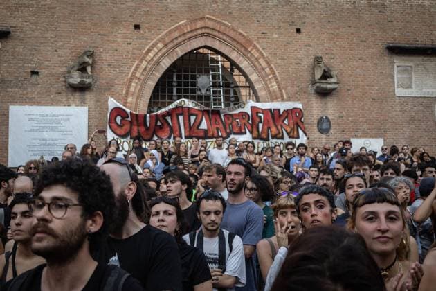 Thousands protest in Bologna over death of Abderrahim Fakir BOLOGNA, ITALY JULY 20, 2026: Thousands of people gather in Piazza del Nettuno in Bologna to demand justice for Abderrahim Fakir, a 43-year-old Italian-Moroccan man who died following a police intervention. Protesters accuse police of using excessive force during the arrest. The demonstration begins peacefully before groups of protesters move into nearby streets, where clashes erupt with riot police. Authorities deploy tear gas and water cannons as demonstrators throw stones and firecrackers during the confrontation. Bologna Italy Copyright: x xNadiaxCaimix xJNAxPressx