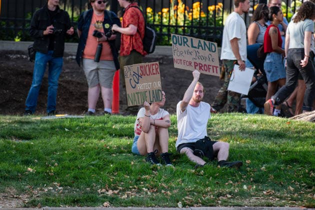 July 20, 2026, Salt Lake City, Utah, USA: Protesters sit on the grass holding signs reading OUR LAND FOR THE PEOPLE NOT FOR PROFIT and targeting Utah Governor Spencer Cox outside the Utah Governor s Mansion in Salt Lake City, Utah, on Monday, July 20, 2026. The community rally was organized to protest executive actions drastically reducing the boundaries of the Bears Ears and Grand Staircase-Escalante national monuments. Salt Lake City USA - ZUMAm292 20260720_znp_m292_001 Copyright: xCharlesxMcClintockxWilsonx