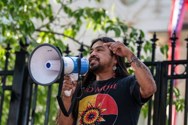 July 20, 2026, Salt Lake City, Utah, USA: A speaker addresses the crowd through a megaphone outside the Utah Governor s Mansion in Salt Lake City, Utah, on Monday, July 20, 2026. The community rally was organized to protest executive actions drastically reducing the boundaries of the Bears Ears and Grand Staircase-Escalante national monuments. Salt Lake City USA  - ZUMAm292 20260720_znp_m292_014 Copyright: xCharlesxMcClintockxWilsonx