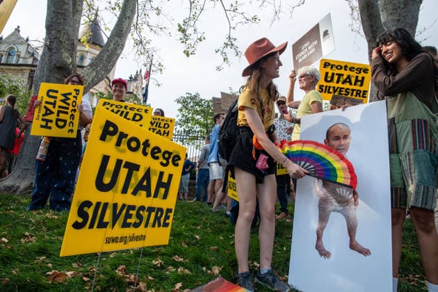 July 20, 2026, Salt Lake City, Utah, USA: Demonstrators hold signs during a protest outside the Utah Governor s Mansion in Salt Lake City, Utah, on Monday, July 20, 2026. The community rally was organized to protest executive actions drastically reducing the boundaries of the Bears Ears and Grand Staircase-Escalante national monuments. Salt Lake City USA  - ZUMAm292 20260720_znp_m292_028 Copyright: xCharlesxMcClintockxWilsonx