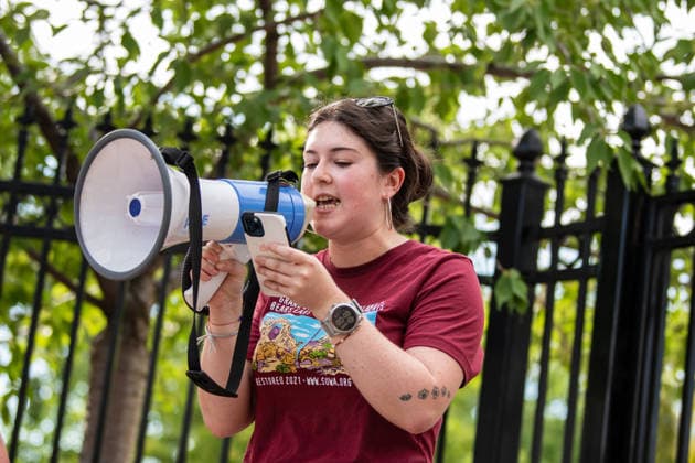 July 20, 2026, Salt Lake City, Utah, USA: A speaker addresses the crowd through a megaphone outside the Utah Governor s Mansion in Salt Lake City, Utah, on Monday, July 20, 2026. The community rally was organized to protest executive actions drastically reducing the boundaries of the Bears Ears and Grand Staircase-Escalante national monuments. Salt Lake City USA  - ZUMAm292 20260720_znp_m292_053 Copyright: xCharlesxMcClintockxWilsonx