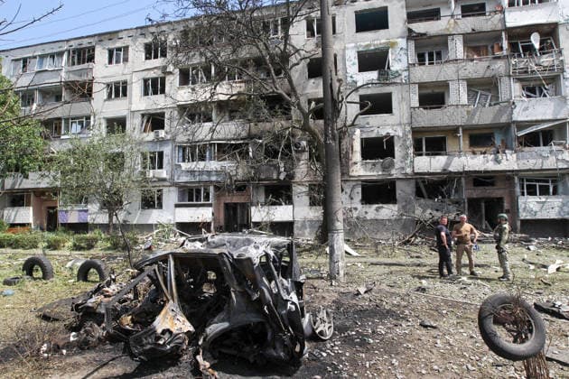 A burnt-out car is outside a five-storey apartment block that was severely damaged by a Russian strike with an upgraded guided aerial bomb on a residential quarter in Pavlohrad, Dnipropetrovsk region, Ukraine, July 20, 2026. (Photo by Mykola Miakshykov Ukrinform) Russian troops hit residential area in Pavlohrad with guided bomb  Copyright: xMykolaxMiakshykovx