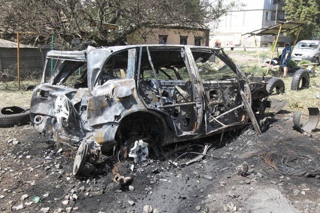 A car is damaged by a Russian strike with an upgraded guided aerial bomb on a residential quarter in Pavlohrad, Dnipropetrovsk region, Ukraine, July 20, 2026. (Photo by Mykola Miakshykov Ukrinform) Russian troops hit residential area in Pavlohrad with guided bomb  Copyright: xMykolaxMiakshykovx