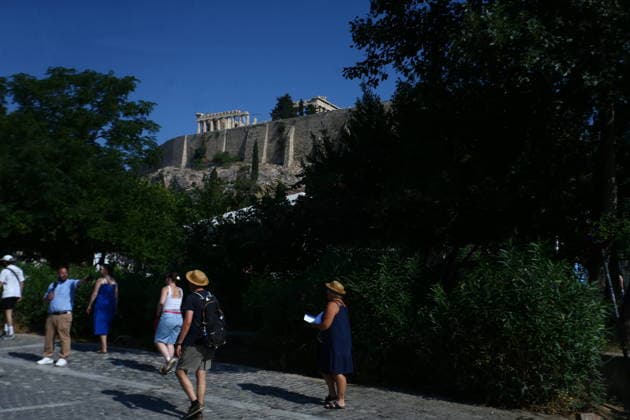 July 21, 2026, Athens, Greece: Police officers secure the area near the entrance to the Acropolis archaeological site in Athens, Greece, after a man allegedly stabbed two American tourists. The two injured visitors received medical treatment, while the suspect was detained by authorities. An investigation into the incident is ongoing. Athens Greece  - ZUMAv62_ 20260721_zaf_v62_003 Copyright: xAristidisxVafeiadakisx