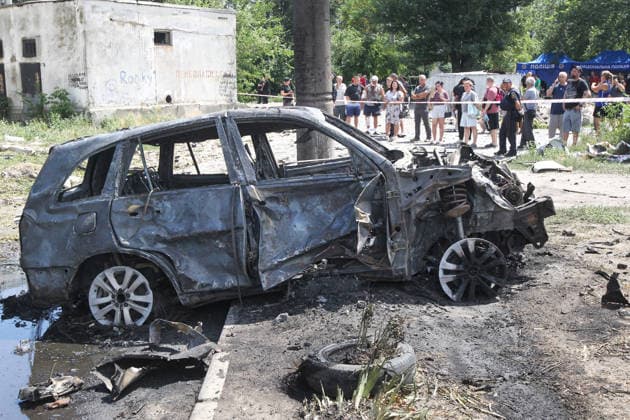 A car is damaged by a Russian strike with an upgraded guided aerial bomb on a residential quarter in Pavlohrad, Dnipropetrovsk region, Ukraine, July 20, 2026. (Photo by Mykola Miakshykov Ukrinform) Russian troops hit residential area in Pavlohrad with guided bomb  Copyright: xMykolaxMiakshykovx
