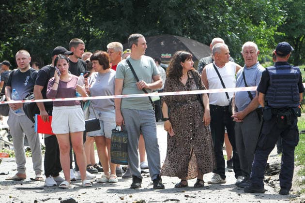 People stand behind a barricade tape outside an apartment block damaged by a Russian strike with an upgraded guided aerial bomb on a residential quarter in Pavlohrad, Dnipropetrovsk region, Ukraine, July 20, 2026. (Photo by Mykola Miakshykov Ukrinform) Russian troops hit residential area in Pavlohrad with guided bomb  Copyright: xMykolaxMiakshykovx