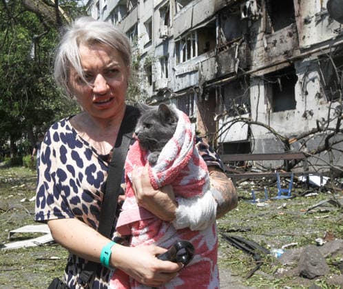 A woman with a bandaged arm carries a car wrapped in a towel outside a five-storey apartment block that was severely damaged by a Russian strike with an upgraded guided aerial bomb on a residential quarter in Pavlohrad, Dnipropetrovsk region, Ukraine, July 20, 2026. (Photo by Mykola Miakshykov Ukrinform) Russian troops hit residential area in Pavlohrad with guided bomb  Copyright: xMykolaxMiakshykovx