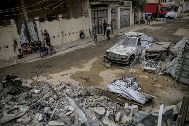 Palestinian mother and her 4 children killed after an Israeli attack in Gaza GAZA, PALESTINE - JULY 21 : Palestinians gather to inspect the damage after an Israeli attack targeted a house belonging to the al-Masri family, killing a mother, her 3 daughters, and a son on al-Selasin Street, Gaza, Palestine on July 21, 2026. Saeed M. M. T. Jaras Anadolu Gaza City Gaza. Editorial use only. Please get in touch for any other usage.  Copyright: x2026xAnadoluxSaeedxM.xM.xT.xJarasx