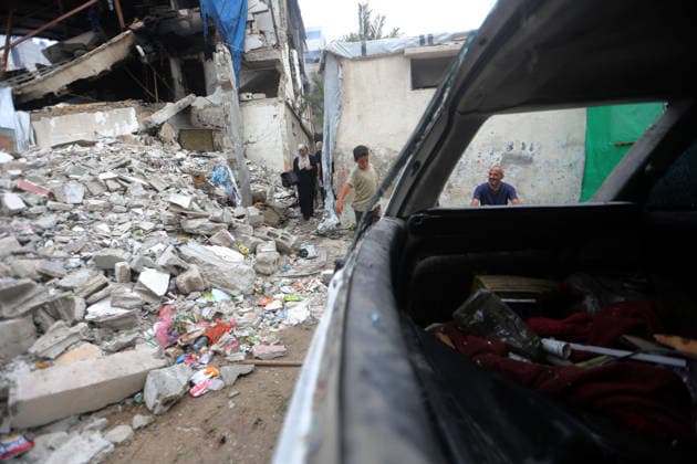 Palestinians inspect site of deadly strike on family home in Gaza City Palestinians inspect the site of an Israeli airstrike that targeted a house belonging to the al-Masri family on al-Thalathini Street in Gaza City, on July 21, 2026. Medical sources said the strike killed Firas al-Masri, his wife, and their four children. Photo by Bilal Osama apaimages Gaza city Gaza Strip Palestinian Territory 210726_Gaza_BO_00(10) Copyright: xapaimagesxBilalxOsamax xapaimagesx