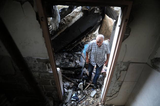 Palestinians inspect site of deadly strike on family home in Gaza City Palestinians inspect the site of an Israeli airstrike that targeted a house belonging to the al-Masri family on al-Thalathini Street in Gaza City, on July 21, 2026. Medical sources said the strike killed Firas al-Masri, his wife, and their four children. Photo by Bilal Osama apaimages Gaza city Gaza Strip Palestinian Territory 210726_Gaza_BO_00(13) Copyright: xapaimagesxBilalxOsamax xapaimagesx