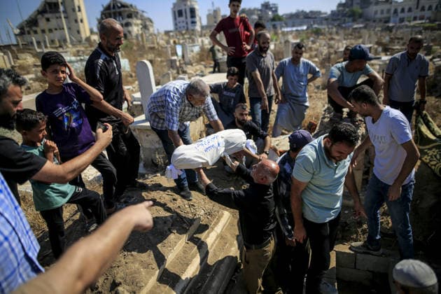 Funeral process for six Palestinians died in Israeli attack in Gaza GAZA CITY, GAZA, PALESTINE - JULY 21: Bodies of Palestinians, who lost their lives following the Israeli attack on a home belonging to the al-Misri family on al-Selasin Street, are taken from al-Shifa Hospital for funeral process in Gaza City, Gaza, Palestine on July 21, 2026. Saeed M. M. T. Jaras Anadolu Gaza City Gaza. Editorial use only. Please get in touch for any other usage.  Copyright: x2026xAnadoluxSaeedxM.xM.xT.xJarasx