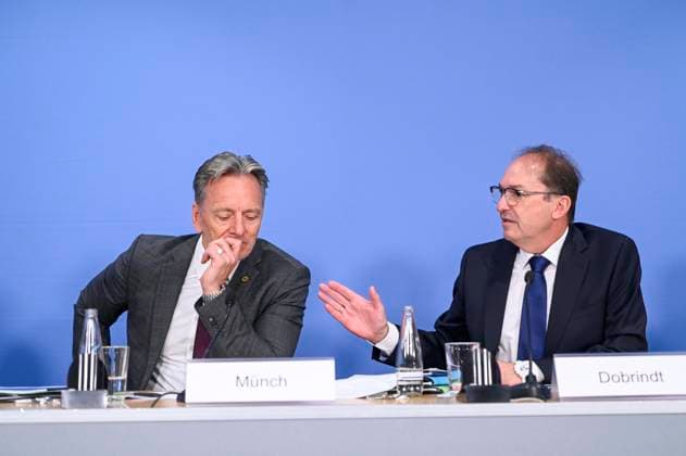ABB BPK- Holger Muench, Praesident des Bundeskriminalamtes (BKA) Bundesminister des Innern Alexander Dobrindt CSU Politiker bei der Vorstellung des Bundeslagebild Sexualdelikte zum Nachteil von Kindern und Jugendlichen 2025 Bericht auf der BPK Berlin Bundespressekonferenz in Berlin am 21.07.2026 Berlin Deutschland *** ABB BPK Holger Muench, President of the Federal Criminal Police Office (BKA) and Federal Minister of the Interior Alexander Dobrindt, a CSU politician, at the presentation of the 2025 Federal Situation Report on Sexual Offenses Against Children and Adolescents at the BPK Berlin Federal Press Conference in Berlin on July 21, 2026, Berlin, Germany