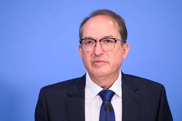 ABB BPK- Bundesminister des Innern Alexander Dobrindt CSU Politiker bei der Vorstellung des Bundeslagebild Sexualdelikte zum Nachteil von Kindern und Jugendlichen 2025 Bericht auf der BPK Bundespressekonferenz in Berlin am 21.07.2026 Berlin Deutschland *** ABB BPK Federal Minister of the Interior Alexander Dobrindt, a CSU politician, at the presentation of the 2025 Federal Report on Sexual Offenses Against Children and Adolescents at the BPK Federal Press Conference in Berlin on July 21, 2026, Berlin, Germany