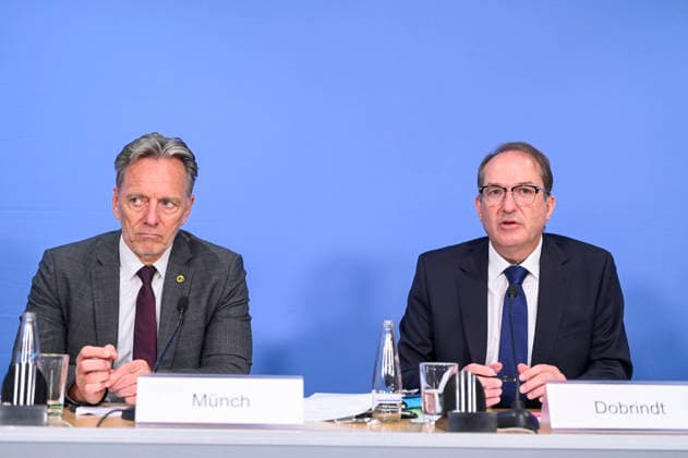 ABB BPK- Holger Muench, Praesident des Bundeskriminalamtes (BKA) Bundesminister des Innern Alexander Dobrindt CSU Politiker bei der Vorstellung des Bundeslagebild Sexualdelikte zum Nachteil von Kindern und Jugendlichen 2025 Bericht auf der BPK Berlin Bundespressekonferenz in Berlin am 21.07.2026 Berlin Deutschland *** ABB BPK Holger Muench, President of the Federal Criminal Police Office (BKA) and Federal Minister of the Interior Alexander Dobrindt, a CSU politician, at the presentation of the 2025 Federal Situation Report on Sexual Offenses Against Children and Adolescents at the BPK Berlin Federal Press Conference in Berlin on July 21, 2026, Berlin, Germany