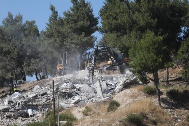 Israeli forces demolish Palestinian home east of Hebron Israeli bulldozers demolish a two-story house belonging to Fouad Jaradat in the Wadi al-Sharakh area of Sa ir, east of Hebron in the occupied West Bank, as Israeli forces deploy in the area and Palestinians inspect the site, on July 21, 2026. Israeli authorities said the house was built without a permit. Photo by Mamoun Wazwaz Hebron West Bank Palestinian Territory 210726_Hebron_MW_00(1) Copyright: xapaimagesxMamounxWazwazx xapaimagesx
