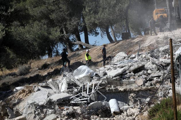 Israeli forces demolish Palestinian home east of Hebron Israeli bulldozers demolish a two-story house belonging to Fouad Jaradat in the Wadi al-Sharakh area of Sa ir, east of Hebron in the occupied West Bank, as Israeli forces deploy in the area and Palestinians inspect the site, on July 21, 2026. Israeli authorities said the house was built without a permit. Photo by Mamoun Wazwaz Hebron West Bank Palestinian Territory 210726_Hebron_MW_00(27) Copyright: xapaimagesxMamounxWazwazx xapaimagesx