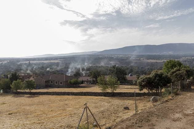 Eight towns in Segovia Evacuated Due to the Brieva Fire View of the Fire from the Church of Santa María de la Cuesta, July 21, 2026, in Cuéllar, Segovia, Castile and León, Spain. Segovia’s Civil Protection Center (Cecopi) has ordered the evacuation of eight municipalities—Tenzuela, Losana de Pirón, Carrascal de la Cuesta, La Cuesta, Aldeasaz, Berrocal, Caballar, and Santo Domingo de Pirón, as a result of the fire that broke out at 3:00 p.m. this Monday in Brieva and has been classified as IGR 2 due to the threat it poses to the towns in the area. JULY 21, 2026 Brieva, Segovia, Castile and León Brieva, Segovia, Castile and León Spain  Copyright: xNachoxValverdex 7678939