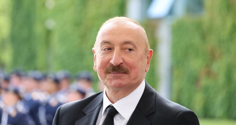 BK und Aserbaidschan 21.07.2026, Germany, Berlin, Berlin, Bundeskanzleramt, Begrüßung des Präsidenten der Republik Aserbaidschan, Ilham Alijew, durch Bundeskanzler Friedrich Merz Berlin Berlin Germany *** Federal Chancellery and Azerbaijan, July 21, 2026, Germany, Berlin, Berlin, Federal Chancellery, Federal Chancellor Friedrich Merz welcomes Ilham Aliyev, President of the Republic of Azerbaijan, Berlin, Berlin, Germany