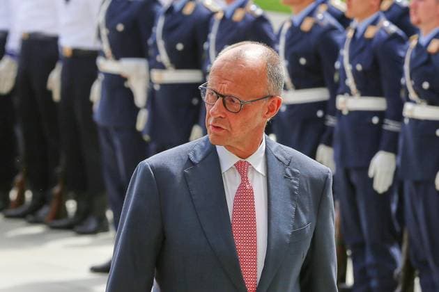 Berlin, Deutschland, 21.07.2026: Bundeskanzleramt: Empfang des Präsidenten Aserbaidschans: Bundeskanzler Friedrich Merz (CDU) vor Soldaten der Bundeswehr *** Berlin, Germany, July 21, 2026; Federal Chancellery: Reception for the President of Azerbaijan; Federal Chancellor Friedrich Merz (CDU) in front of Bundeswehr soldiers Copyright: xdtsxNachrichtenagenturx dts_128159