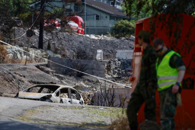Brann i Drammen Krokstadelva 20260721. Brannvesenet melder om kontroll pa brannen i Krokstadelva. Brannen startet fredag ettermiddag i et rekkehus ved Krokstadelva i Drammen. Foto: Frederik Ringnes NTB Krokstadelva Norge q26EYaJ-pPs EDITORIAL USE ONLY Ref:_BNCq26EYaJ-pPs.jpg *** Fire in Drammen, Krokstadelva, July 21, 2026 The fire department reports that the fire in Krokstadelva is under control. The fire broke out Friday afternoon in a townhouse near Krokstadelva in Drammen. Photo: Frederik Ringnes, NTB. Krokstadelva, Norway q26EYaJ pPs EDITORIAL USE ONLY Ref BNCq26EYaJ pPs jpg  Copyright: xFrederikxRingnesx xNTBx