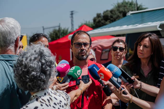 The La Mierla wildfire strikes the heart of the livestock industry in the Sierra Norte of Guadalajara. José Almodóvar, Deputy Minister of the Environment for Castilla-La Mancha, speaks to the media to provide an update on efforts to extinguish the wildfire in La Mierla on July 21, 2026, in Guadalajara, Castilla-La Mancha, Spain. The wildfire that originated in La Mierla, which has already scorched more than 26,000 hectares in the Sierra Norte of Guadalajara, is not only leaving behind a scorched landscape and a long list of municipalities under lockdown or evacuation orders; it also threatens to destroy the way of life of dozens of livestock-raising families who watch helplessly as the fire devours the pastures, forcing the relocation of h  Copyright: xMateoxLanzuelax 7679089
