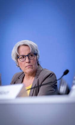 Kerstin Claus, Unabhaengige Bundesbeauftragte gegen sexuellen Missbrauch von Kindern und Jugendlichen (UBSKM), aufgenommen im Rahmen einer Bundespressekonferenz zum Bundeslagebild Sexualdelikte zum Nachteil von Kindern und Jugendlichen 2025 in Berlin, 21.07.2026 Berlin Deutschland *** Kerstin Claus, Independent Federal Commissioner Against Sexual Abuse of Children and Adolescents (UBSKM), photographed during a federal press conference on the 2025 Federal Report on Sexual Offenses Against Children and Adolescents in Berlin, July 21, 2026, Berlin, Germany Copyright: xYonaxElsnerx