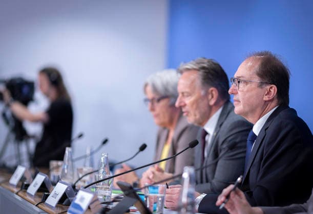 Alexander Dobrindt, Bundesministerium des Innern, aufgenommen im Rahmen einer Bundespressekonferenz zum Bundeslagebild Sexualdelikte zum Nachteil von Kindern und Jugendlichen 2025 in Berlin, 21.07.2026 Berlin Deutschland *** Alexander Dobrindt, Federal Ministry of the Interior, photographed during a federal press conference on the 2025 Federal Report on Sexual Offenses Against Children and Adolescents in Berlin, July 21, 2026, Berlin, Germany Copyright: xYonaxElsnerx